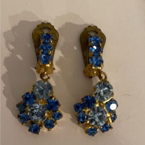 💥$10 or 3 for $15💥 Vintage Clip On Light & Dark Blue glass earrings